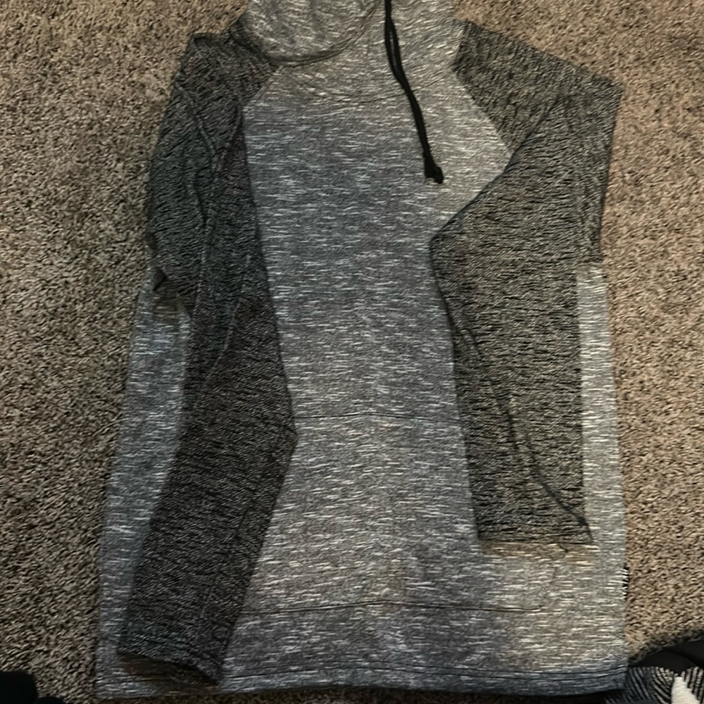 Multi-toned sweatshirt